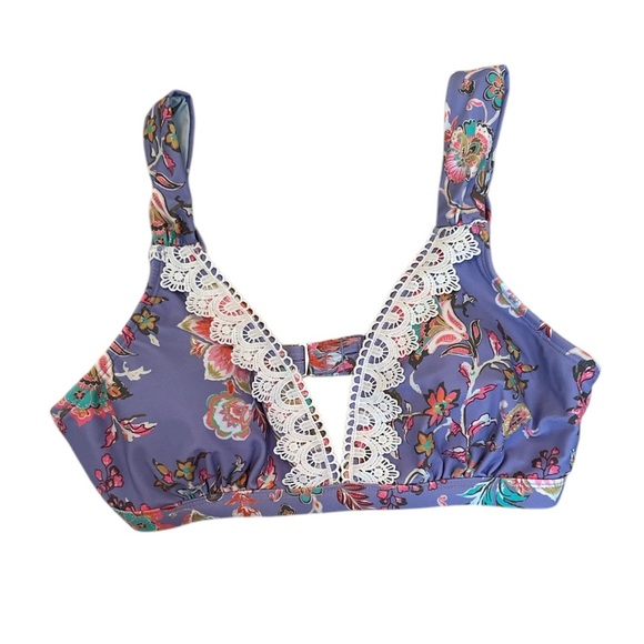 Women’s Cupshe Dreamy Garden V Neck Bikini Top, size Medium - Picture 5 of 7